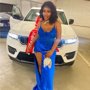 Elegant Blue Lace Evening Dress